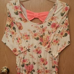 🌼 Rue 21 Blouse with Bow Back